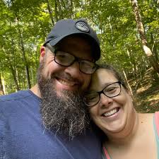 I know everyone is posting Christmas stuff and I LOVE it but I need help  with finding a good Christmas tree at a good price! The apartments we lived  in last year