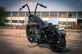 My question is whether it is possible to fit a more traditional handlebar, like the narrow beach bar, to the street bob to achieve a more retro look and maybe sportier. El Diablo Rick S Motorcycles Harley Davidson Baden Baden