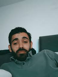 La Finlande est réputée pour être l'un des pays le plus heureux du monde.  Pourtant, ce pays partage une frontière de 1 340 kilomètres avec la Russie.  Alors pour parer au pire