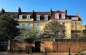Celebrities Their London Houses A Broad In London London House Celebrity Houses House