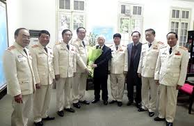 Bộ trưởng bộ công an tô lâm tặng hoa nguyên thủ tướng chính phủ nguyễn tấn dũng. Ä'áº£ng á»§y Cong An Trung Æ°Æ¡ng Chuc Má»«ng Tá»•ng Bi ThÆ° Nguyá»…n Phu Trá»ng Tai Ä'áº¯c