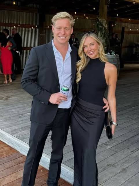 AFL superstar Isaac Heeney's cheeky photo with WAG Steffie Waters goes viral | news.com.au — Australia's leading news site for latest headlines