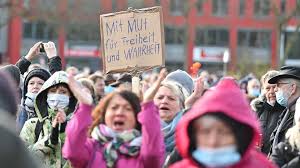 Querdenker ist ein multidisziplinäres büro für gestaltung. Grossdemo Der Querdenker In Wiesbaden Wiesbaden Lebt