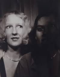 Can damaged old photos be restored?