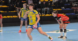 #tousenblanc michel b de l'asptt la roche sur yon rejoint les sportifs de #tousenblanc. Issoudun Corrige Le Tir Trois De Chute Pour L Asptt