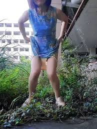 가벼운 야외에서 사람들 앞에서 공개 (4)