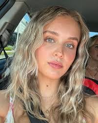 Emeline Smith's Instagram, Twitter & Facebook