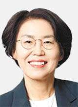 임혜숙 과학기술정보통신부 장관 후보자가 4일 오전 서울 여의도 국회에서 열린 과학기술정보방송통신위원회 인사청문회에서 안경을 고쳐쓰고 있다. ìž„í˜œìˆ™ ê³¼ê¸°ë¶€ ìž¥ê´€ í›„ë³´ìž ê³¼í•™ê¸°ìˆ  ë¶€ì²˜ ì²« å¥³ìž¥ê´€ ë‰´ìŠ¤ ë™ì•„ë‹·ì»´