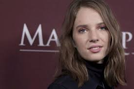 Maya Hawke desvela dos sencillos inéditos tras triunfar como actriz