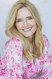 Elizabeth Gast's Instagram, Twitter & Facebook