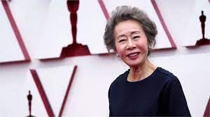 윤여정(尹汝貞, 1947년 6월 19일 ~ )은 대한민국의 배우이다. Htread Ee82ntm