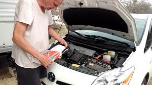 Replace the cabin air filter on my 2010 toyota prius. How To Replace The Engine Air Filter In A Toyota Prius Youtube