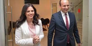 Naftali bennett was sworn in as prime minister in israel's knesset with a fragile coalition composed naftali bennett, a former ally of netanyahu turned bitter rival, becomes prime minister, presiding over. Shaked Und Bennett Kundigen Neue Partei An Judische Allgemeine