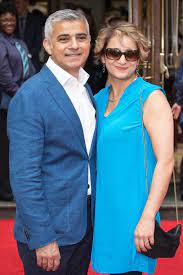 Sadiq khan let loose with his wife saadiya as they sang and danced along with thousands of others at the british summer time hyde park festival. Jttsxjsu Keigm