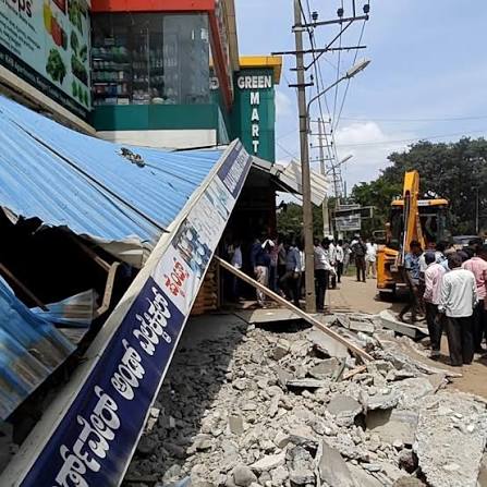 Footpath encroachment drive conducted in Annapoorneshwari nagar, Nagarbhavi  #RRNagar zone. To ensure pedestrian friendly footpath. #BBMP #BBMPCares  #DKShivakumar #bbmpchiefcommissioner