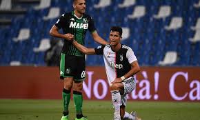 Maurizio sarri's side cannot afford to drop more points with their title rivals lurking dangerously behind them. Moviola Sassuolo Juve Manca Una Punizione A Due Valeri Buonista Con Ronaldo Ilbianconero Com