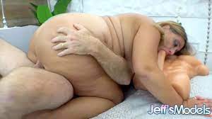 Big Ass BBW Mia Cummins Tries a Rubber Cock Before Anal Sex - vikiporn.com