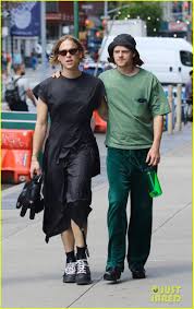 Lucas hedges and tommy dorfman are kicking off the summer together! Tommy Dorfman Lucas Hedges Spotted Holding Hands While Walking Around Nyc Photo 1314995 Lucas Hedges Taylor Russell Pictures Just Jared Jr