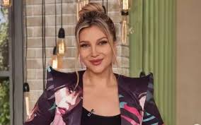 Lora a fost înlocuită la cârma emisiunii vorbește lumea. V4t8nla0usddam