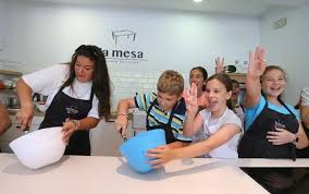 La escuela internacional de cocina es una entidad privada y sin ánimo de lucro dedicada a la formación de los mejores profesionales de la gastronomía. Campamento De Cocina En Semana Blanca En La Mesa Malaga Actividades Para Ninos En Malaga La Diversiva