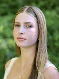 Claire Frey's Instagram, Twitter & Facebook