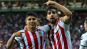 El mediocampista mexicano de 25 años, rodolfo pizarro, quien se dice se irá al inter de miami de la major league soccer en estados unidos, nunca más entraría en planes con las chivas de. Toronto Vs Chivas Rodolfo Pizarro El Amuleto De Chivas En La Concachampions Marca Claro Mexico
