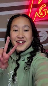 Thea Howe's Instagram, Twitter & Facebook