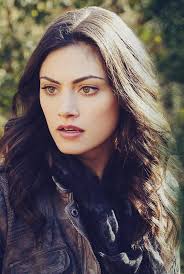 Mariah Shaw is the youngest daughter of a hunting family. When she was  bitten by a rogue wolf, her patents couldn't bring themselves to 'put her  down' like they would any other