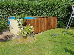 Wirken Sie Schon Gut Die Unteren Bretter Dienen Zu Verkleidung Der Palettenrahmen Palettenrahmen Badetonne Pool