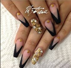 Golden and black nails look majestically regal, and elegant while you get it donned perfectly. Pin On Nails