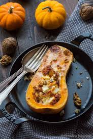 À l'aide d'un couteau, retirez l'intérieur en prenant soin de laisser. Courge Butternut Farcie Au Chevre Recette Recette Recettes De Cuisine Recette Butternut