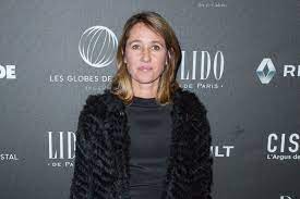 Vendredi 20 mars 2020, la célèbre productrice de télévision s'est exprimée dans une vidéo publiée sur son compte twitter pour révéler à ses abonnés qu'elle sortait de quinze jours de «confinement total». Rapport Sur Le Sexisme Dans La Telerealite Alexia Laroche Joubert Defend Koh Lanta