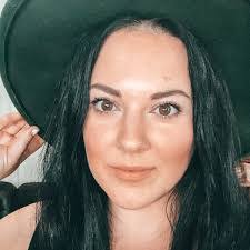 Ashley Mckay's Instagram, Twitter & Facebook