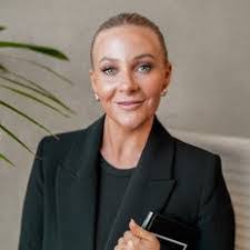 Deborah Gillingham's Instagram, Twitter & Facebook