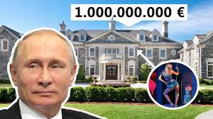 Putin stood on the landing of a staircase outside the grand kremlin palace. Enthullt So Abnormal Ist Putins Geheimer Palast Youtube