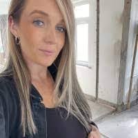 Amy Petit's Instagram, Twitter & Facebook