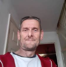 Tom sadly lost his fight with mental health, a very much loved Dad, partner  and Friend to many and waters Upton local. We need help to raise money for  Funeral Cost's