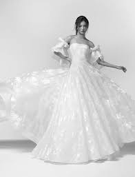 Bitte beachten sie, dass über diese funktion benutzerbezogene daten an facebook übertragen werden können.seite gefällt mir. Alessandra Rinaudo Brautmoden Brautkleider Hochzeitskleider Abendkleider Balayi