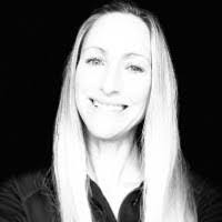 Carolyn Bertsch's Instagram, Twitter & Facebook