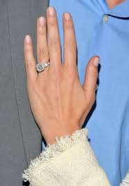 Amid Split Lauren Bushnell Must Return 100k Engagement Ring To Bachelor Celebrity Engagement Rings Engagement Engagement Rings