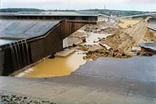 Nachdem schutzsuchende illegal nach griechenland eingereist sind in der hoffnung, so in das deutsche sozialsystem integriert werden zu. Dammbruch Wikipedia