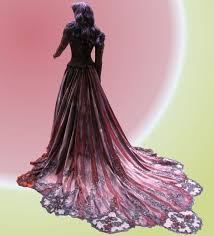Ohne frage stehen die alltagstauglichen kleider ebenfalls auf dem programm. Gothic Gown Queen Of The Vampires Gothic Gowns Gothic Wedding Dress Wedding Dresses
