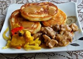 Tradycyjnie langosz podaje się wysmarowany śmietaną ze startym, żółtym serem. Langosze Z Gulaszem Przepisy Jak Zrobic Doradcasmaku Pl