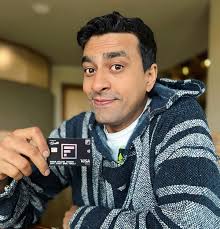 Who would've known a casual interaction during my show would lead me to  getting a brand new IDFC FIRST Bank Credit Card! So thank you to guy in the  front row & @