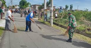 Hindari lowongan pekerjaan dengan modus travel. Anggota Koramil 21 Kota Sigli Gotong Royong Bersihkan Jalan Bersama Warga