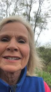 Linda Yuhas's Instagram, Twitter & Facebook