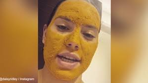 Daisy Ridley stained her face with a homemade turmeric face mask