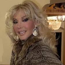 Toni Kramer's Instagram, Twitter & Facebook