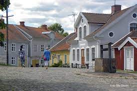 At mönsterås, we also produce district heating and pine oil which is converted into biodiesel. Einkaufen First Camp