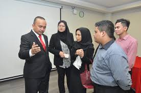 Hanif hassan ретвитнул(а) projek hitam. Bicara Alumni Dato Haji Hanif Hassan Dan Puan Masnizam Hisham Pusat Perhubungan Alumni